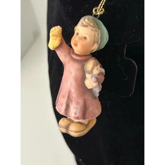 1997 Berta Hummel Goebel "Stocking For Dolly" Christmas Ornament - Picture 2 of 6
